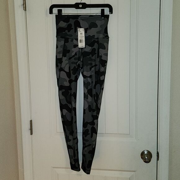 Reebok | Training |  Workout Leggings | TS Lux Bold | NEW | Size XS - Picture 1 of 3